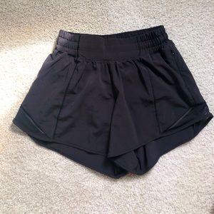 Lululemon Hotty Hot Low-Rise Lined Short 4"